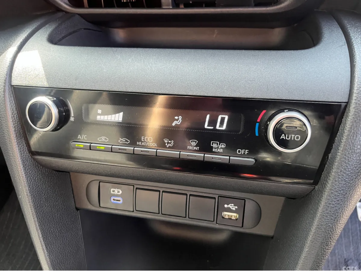 Toyota Yaris Cross SUV, Petrol Hybrid, 2023, White
