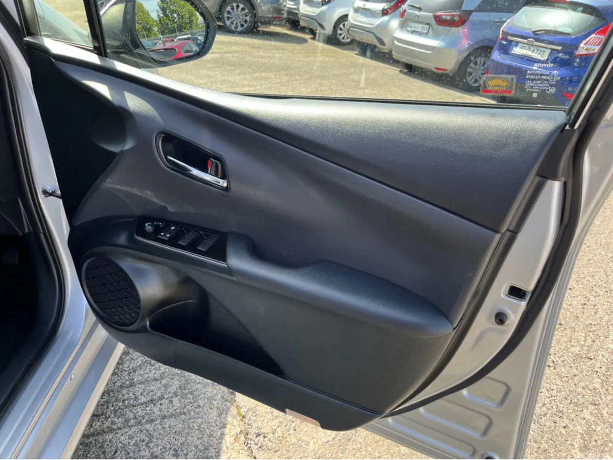 Toyota Prius Saloon, Petrol Hybrid, 2020, Silver