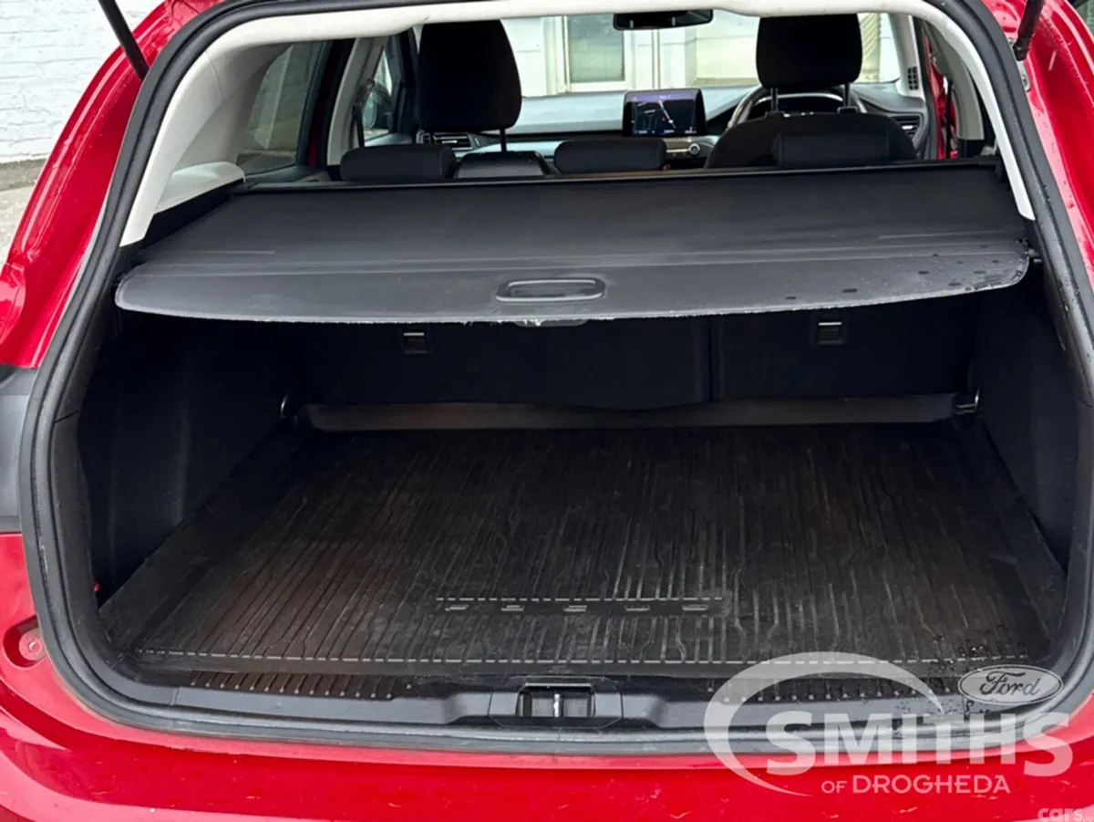 Ford Focus Estate, Petrol, 2021, Red