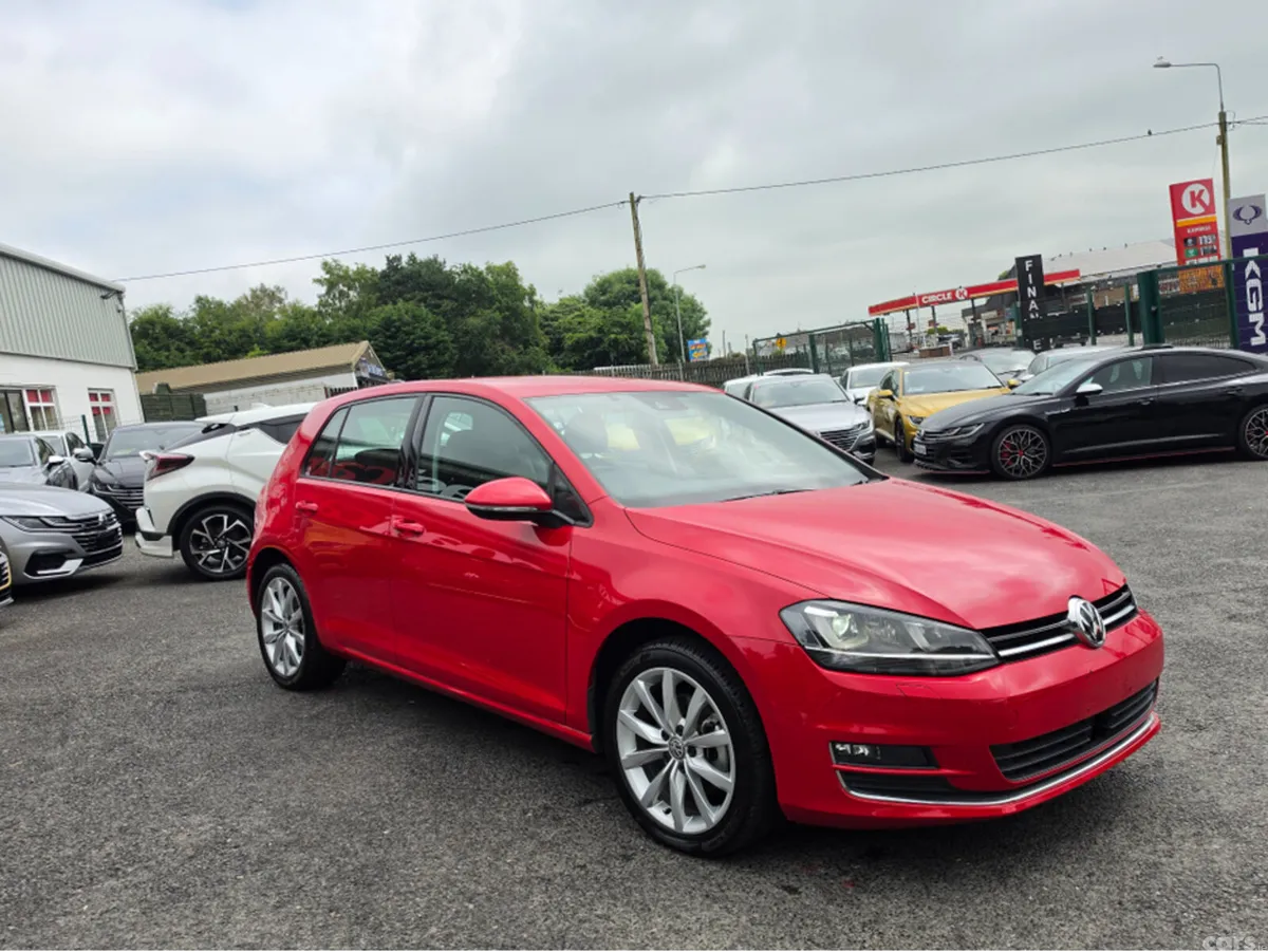 Volkswagen Golf Hatchback, Petrol, 2015, Red
