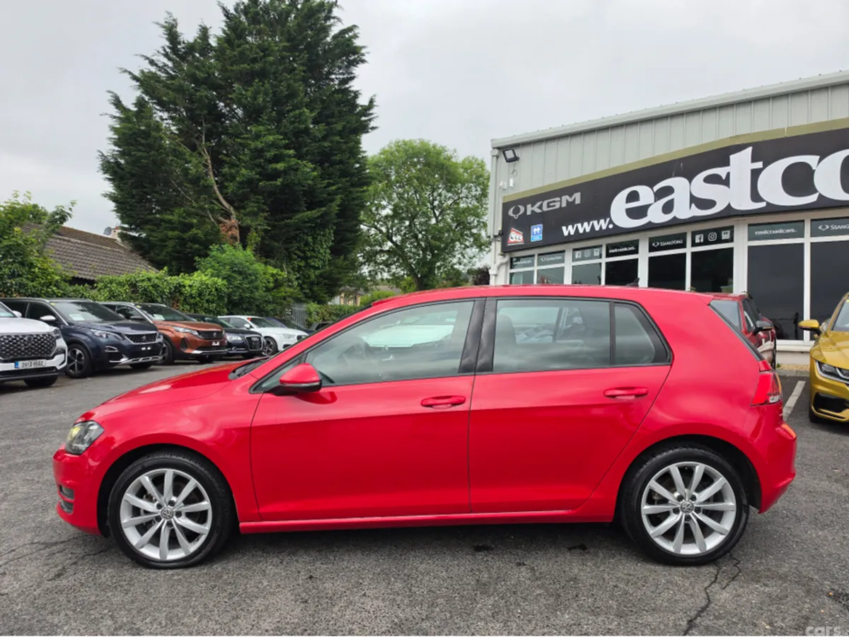 Volkswagen Golf Hatchback, Petrol, 2015, Red