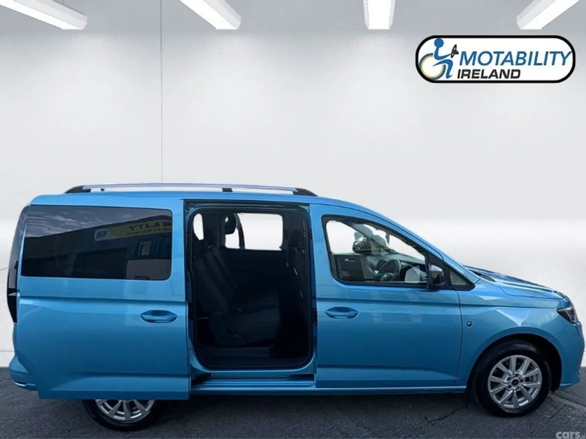 Ford Tourneo Connect MPV, Diesel, 2023, Blue