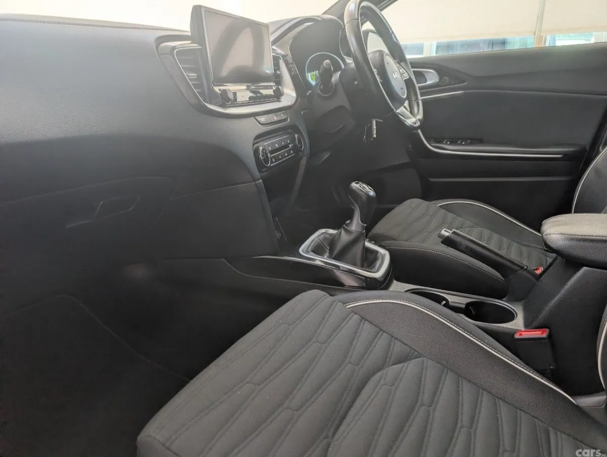 Kia Ceed Hatchback, Petrol, 2022, Black