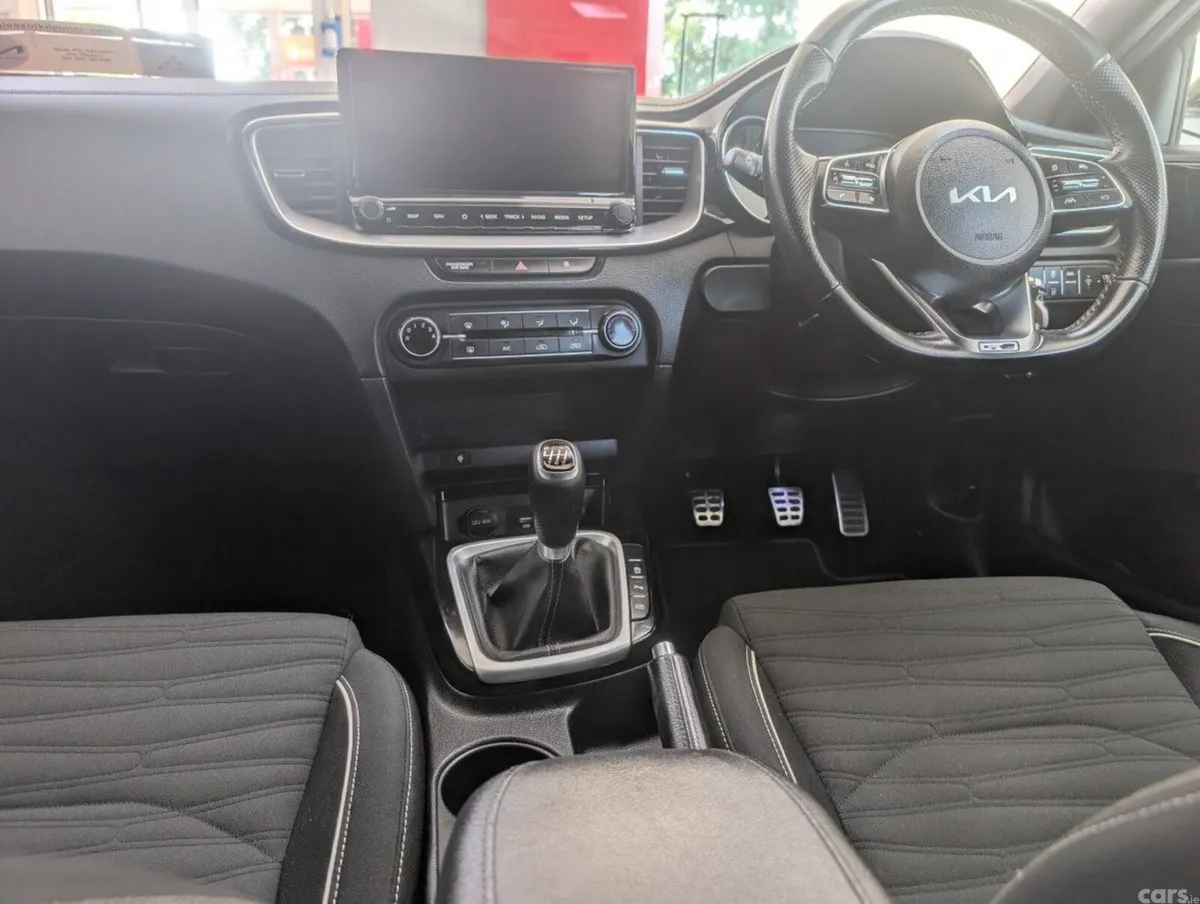Kia Ceed Hatchback, Petrol, 2022, Black
