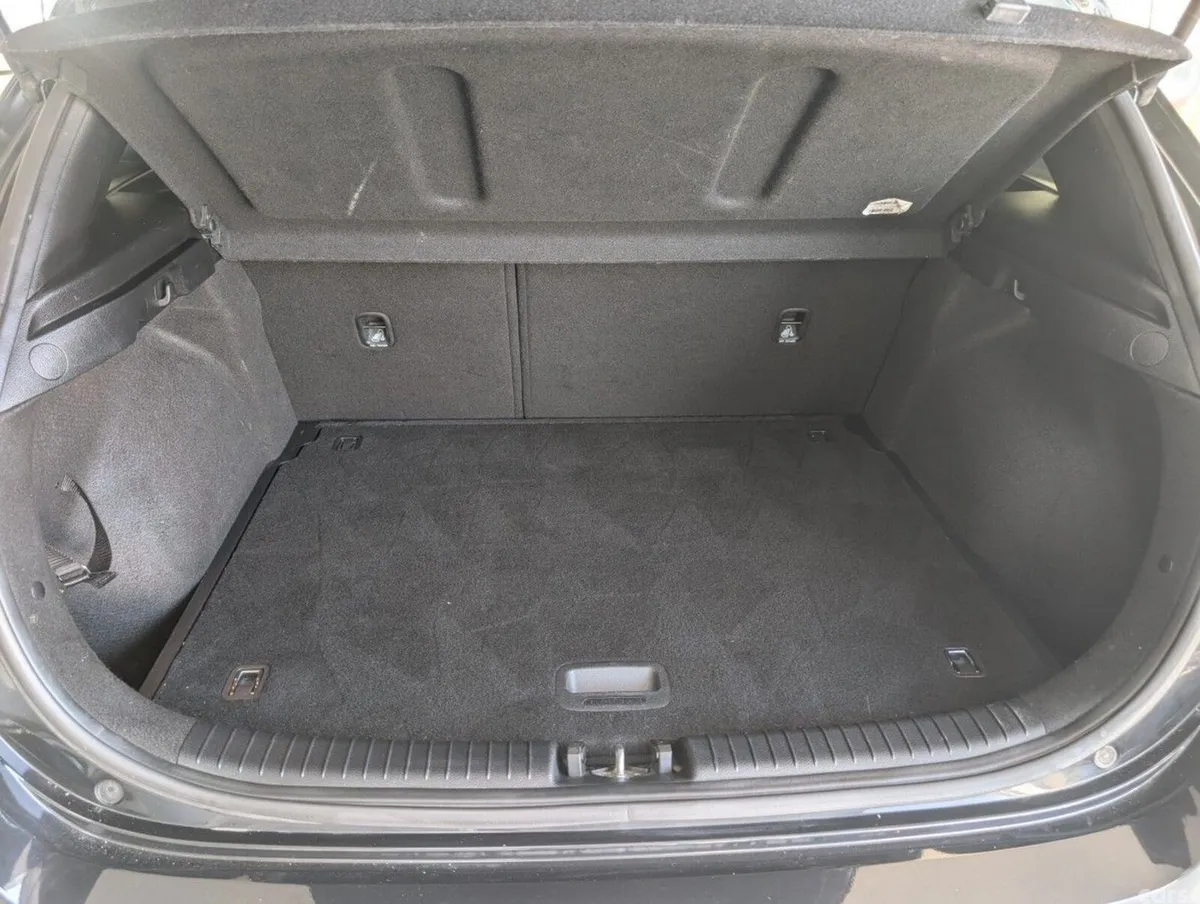 Kia Ceed Hatchback, Petrol, 2022, Black