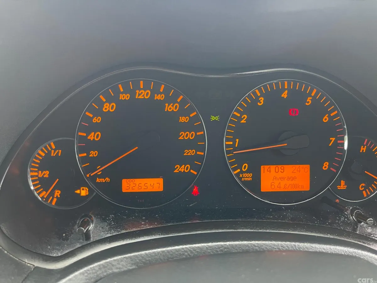 Toyota Avensis Saloon, Petrol, 2007, Red
