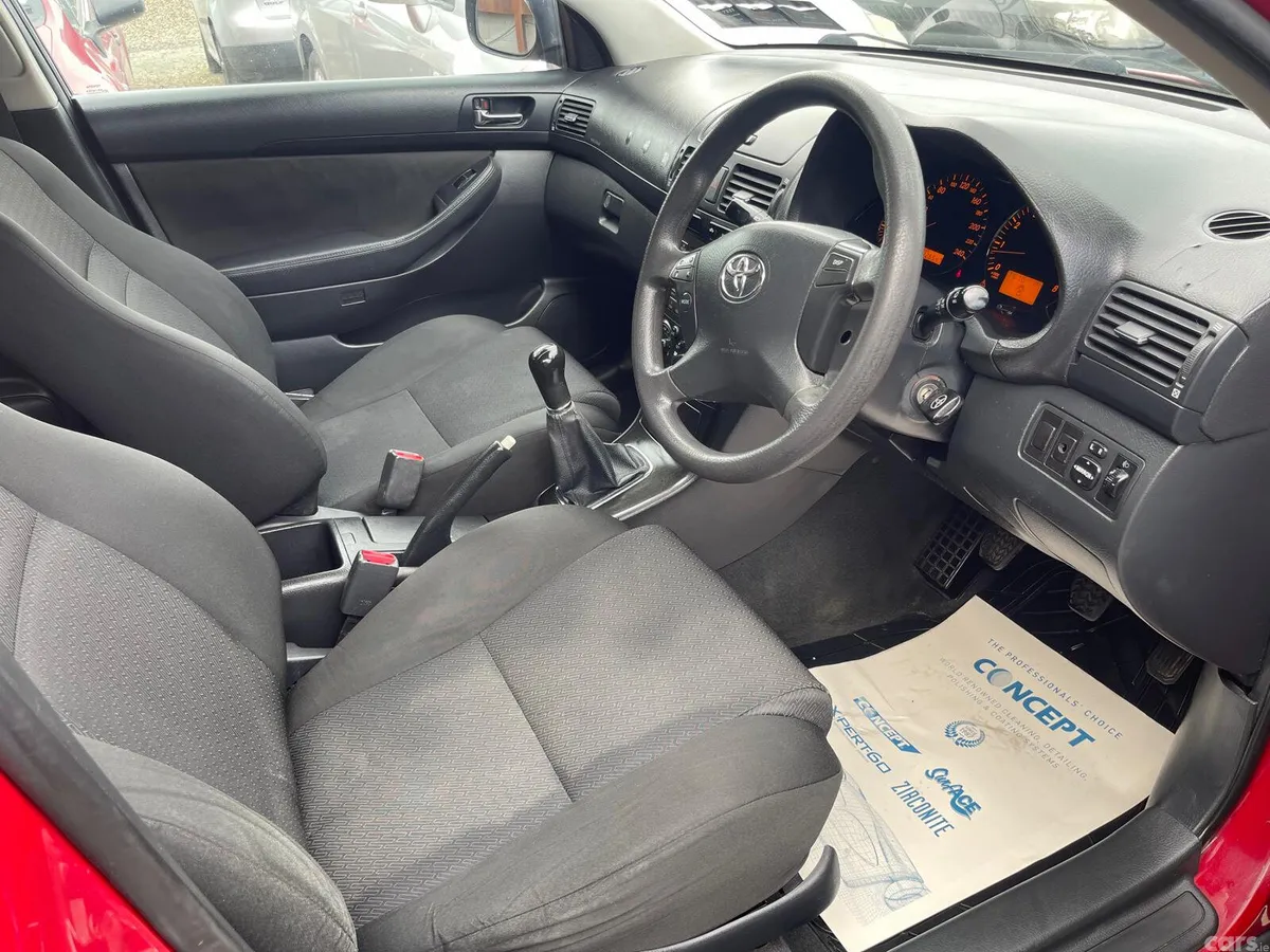 Toyota Avensis Saloon, Petrol, 2007, Red