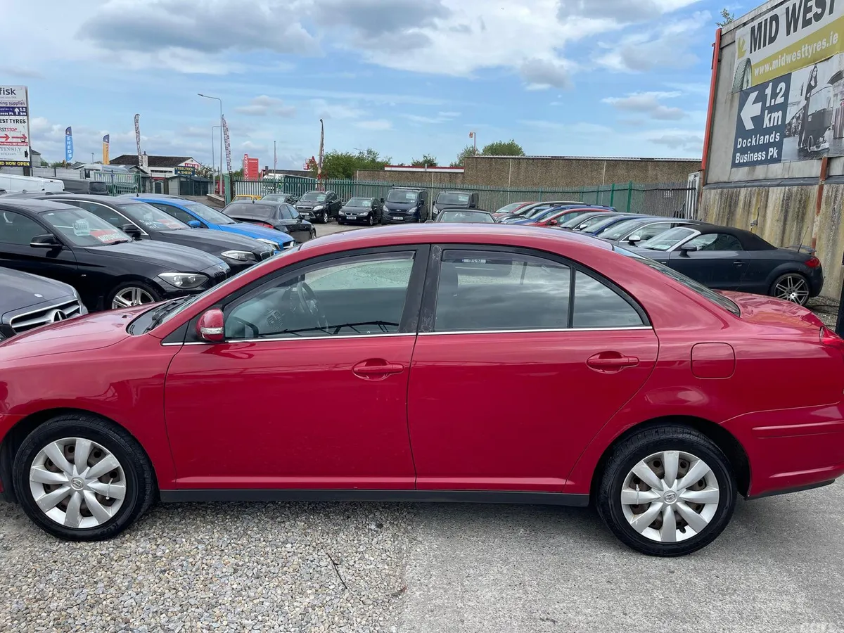 Toyota Avensis Saloon, Petrol, 2007, Red