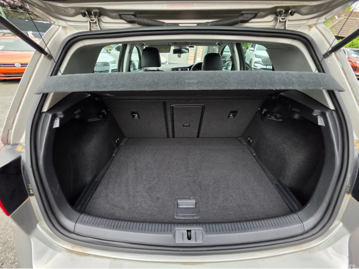 Volkswagen Golf Hatchback, Petrol, 2015, Silver