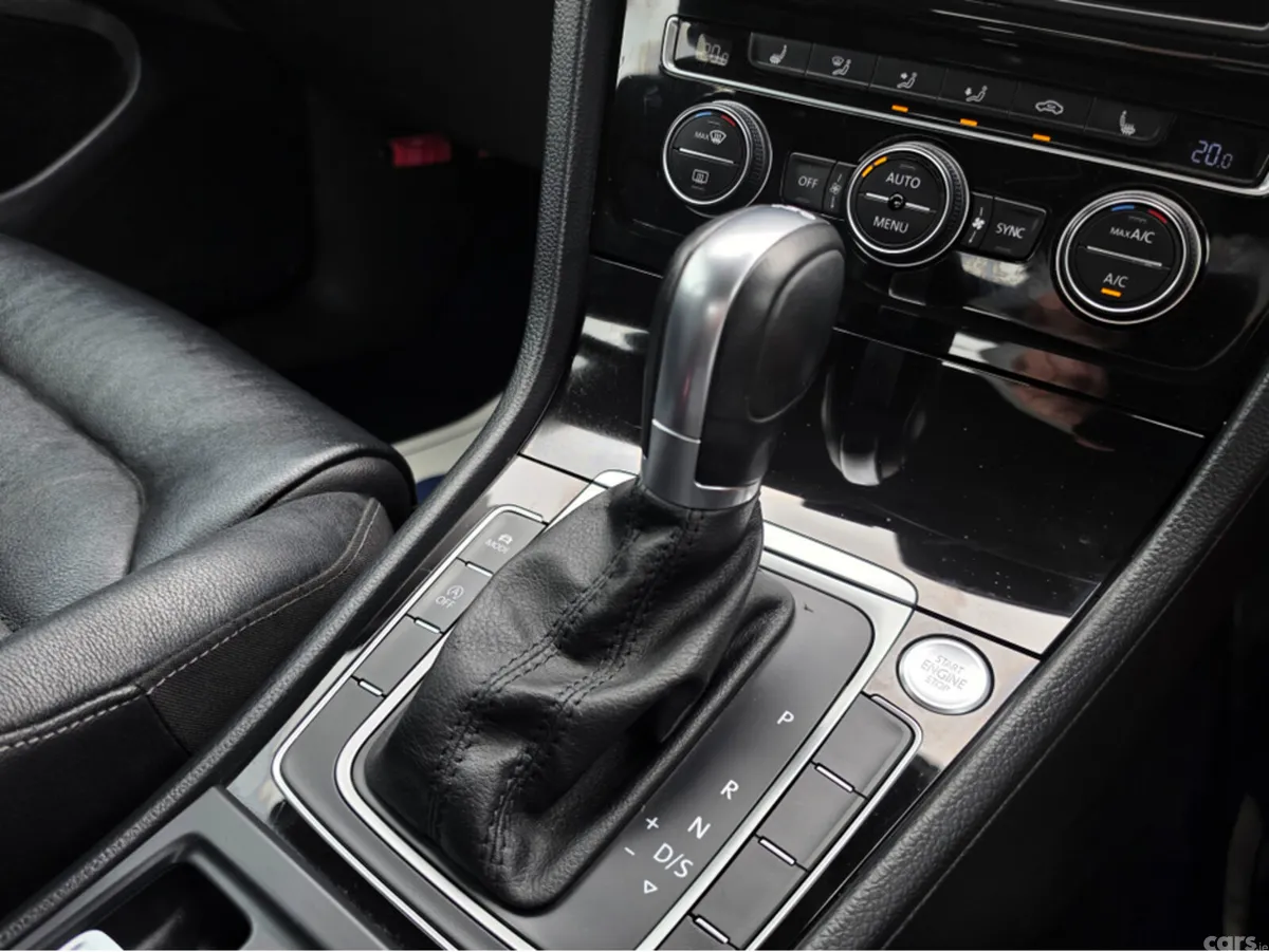 Volkswagen Golf Hatchback, Petrol, 2015, Silver