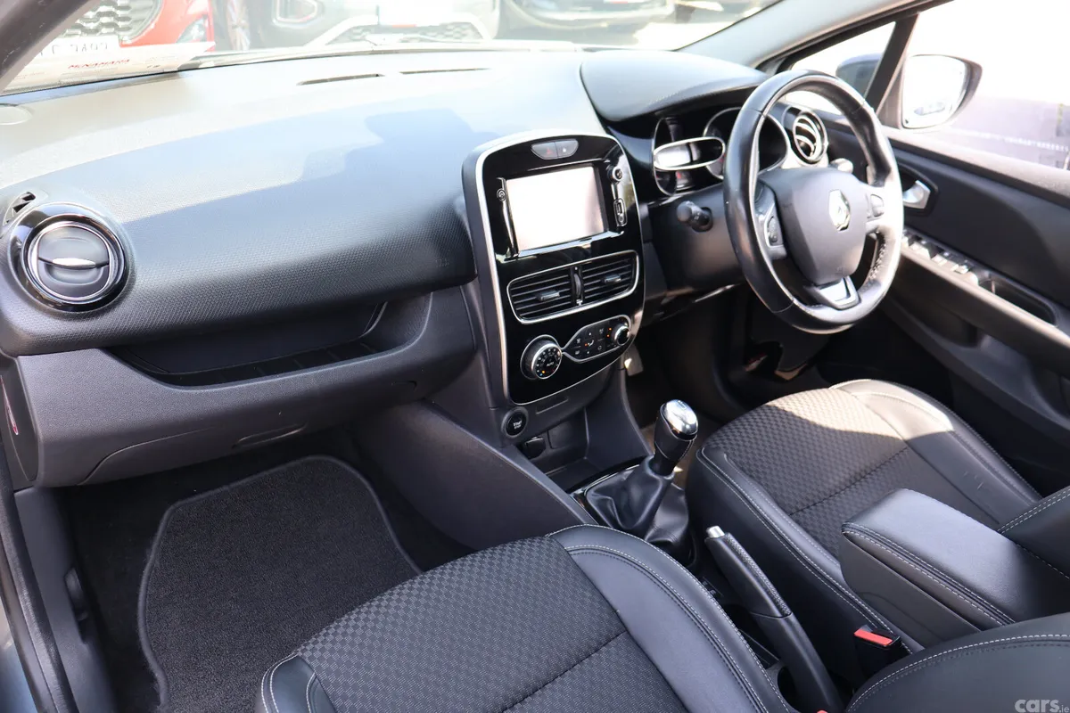 Renault Clio Hatchback, Petrol, 2019, Grey