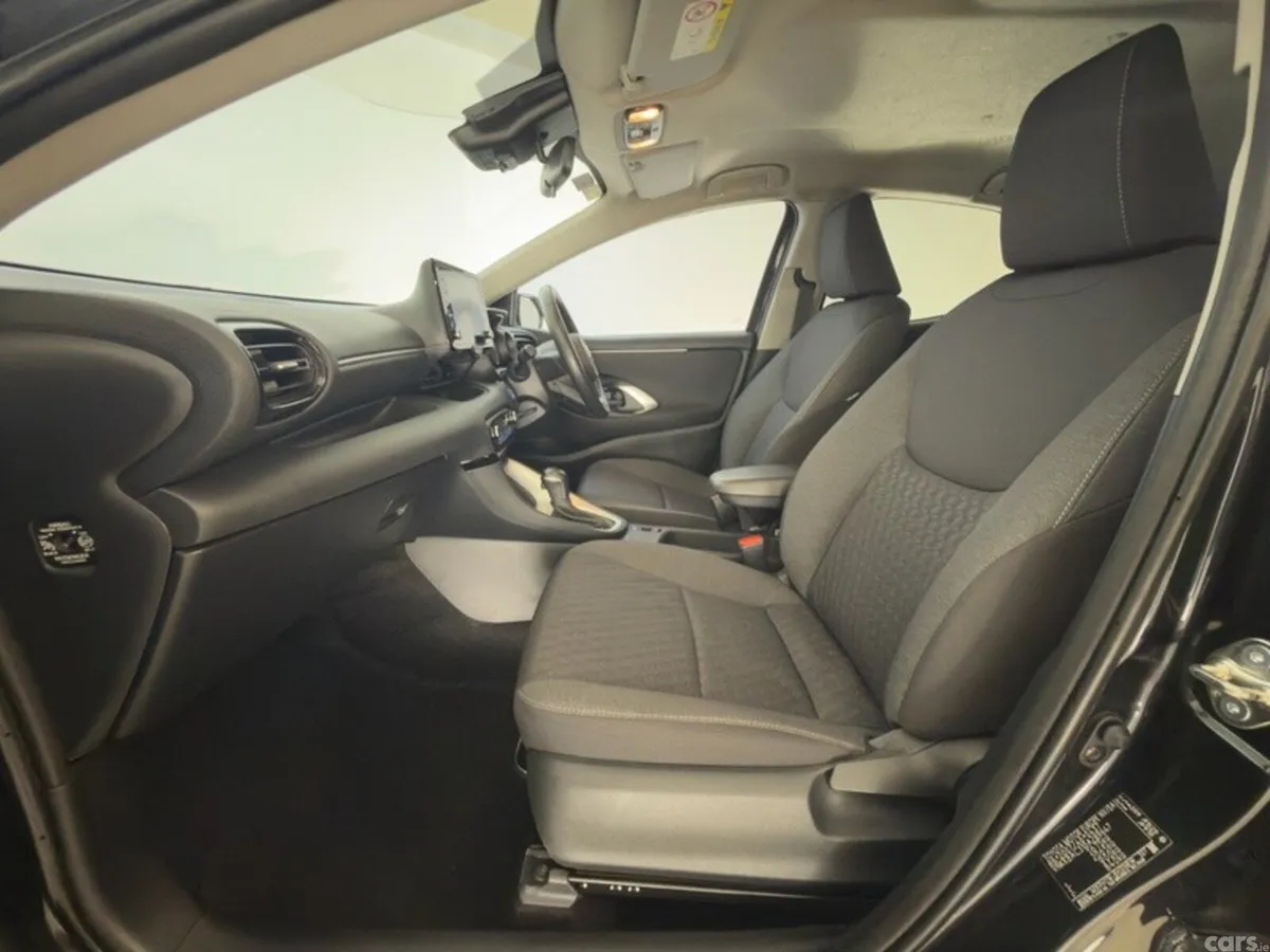 Toyota Yaris Hatchback, Petrol Hybrid, 2023, Black