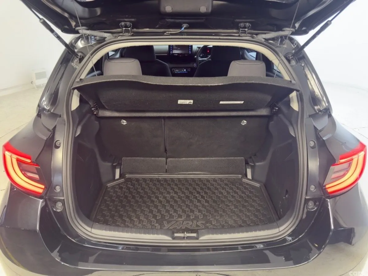 Toyota Yaris Hatchback, Petrol Hybrid, 2023, Black