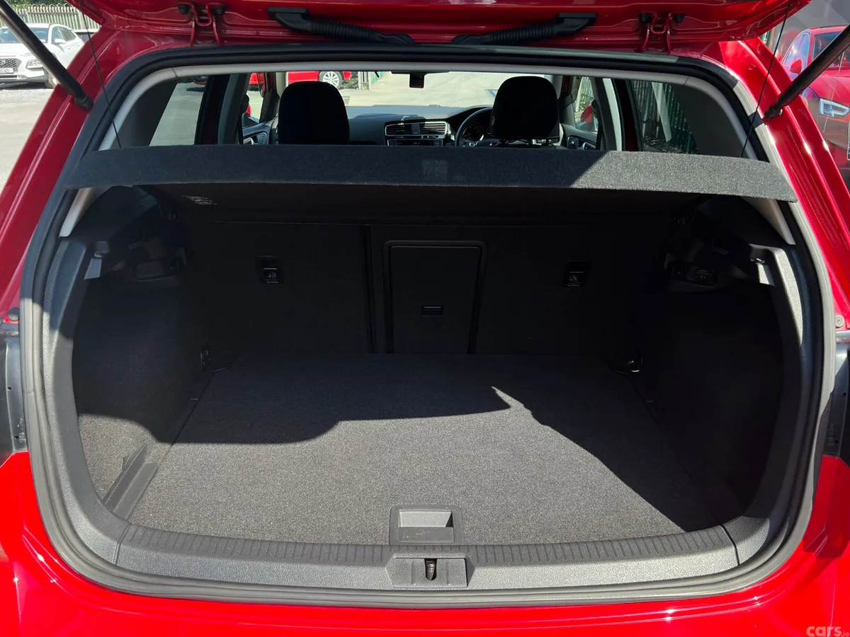 Volkswagen Golf Hatchback, Petrol, 2016, Red