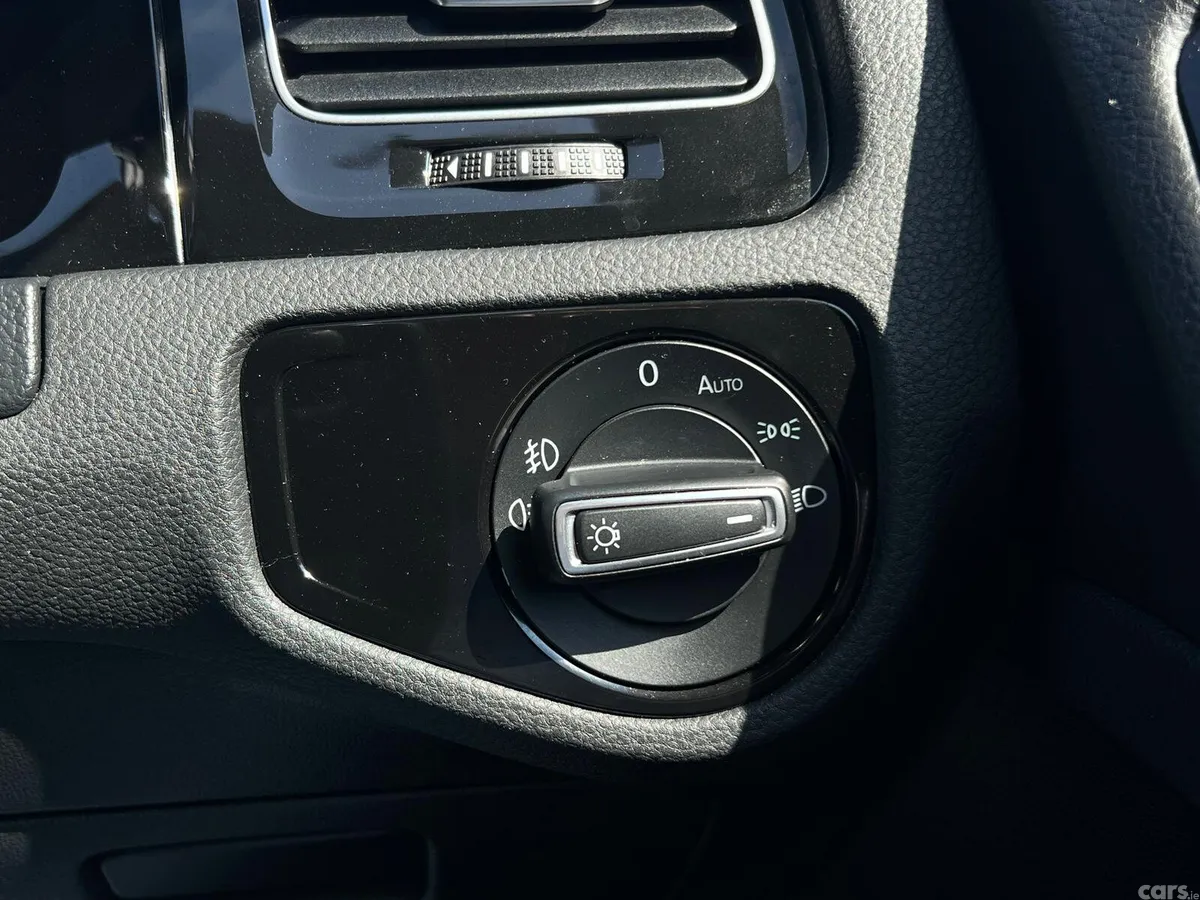 Volkswagen Golf Hatchback, Petrol, 2016, Red