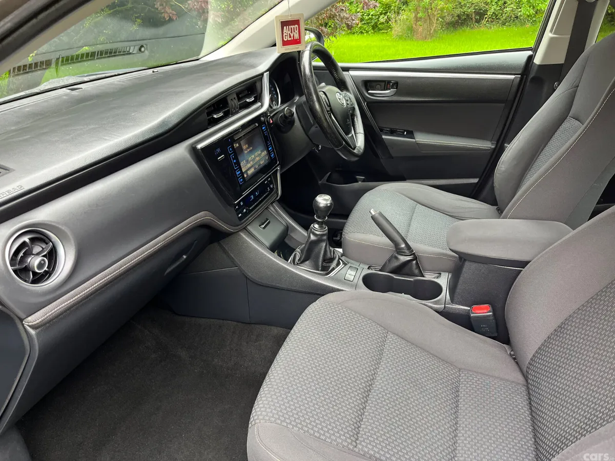 Toyota Corolla Saloon, Diesel, 2017, Grey