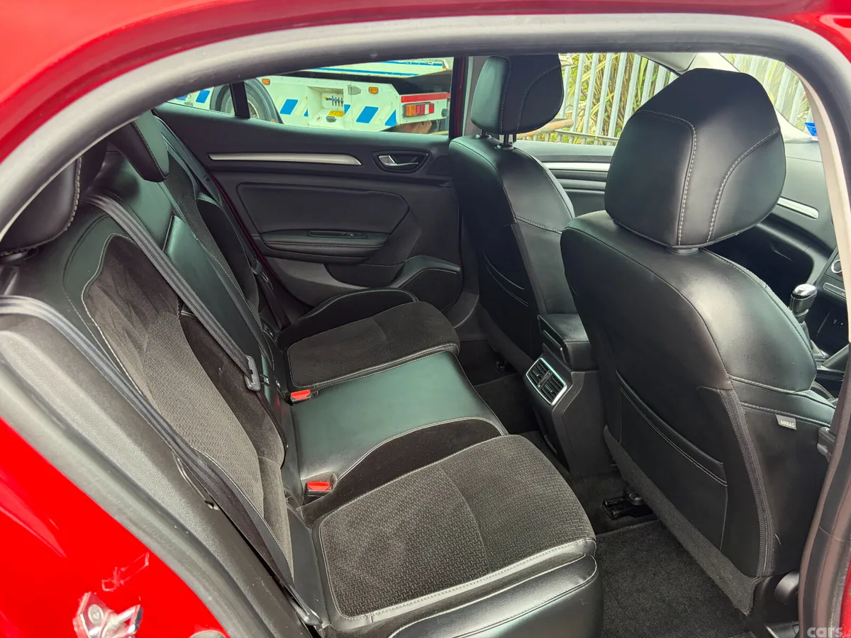 Renault Megane Hatchback, Petrol, 2017, Red