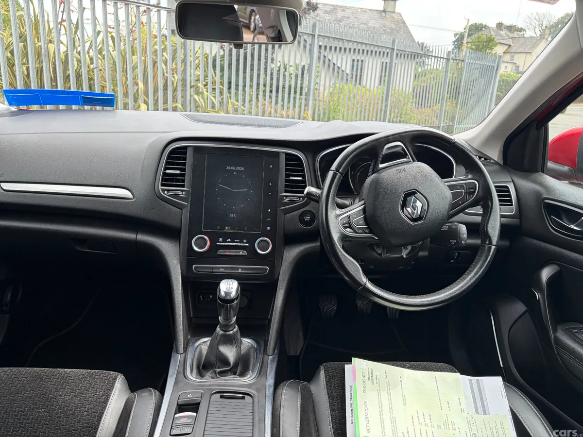 Renault Megane Hatchback, Petrol, 2017, Red