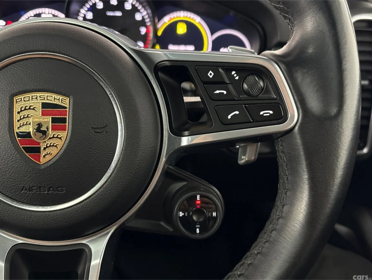 Porsche Cayenne MPV, Petrol Plug-in Hybrid, 2023, White