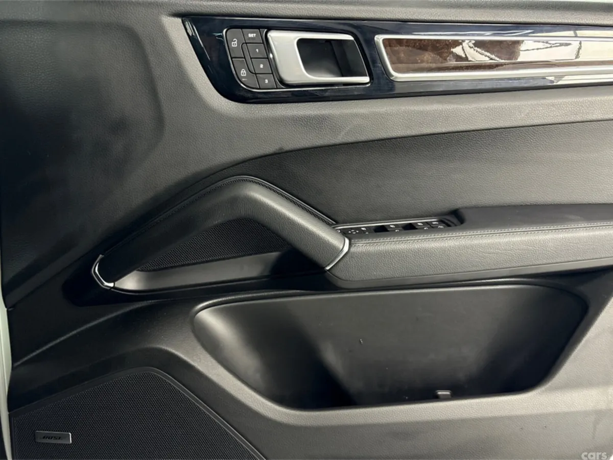 Porsche Cayenne MPV, Petrol Plug-in Hybrid, 2023, White