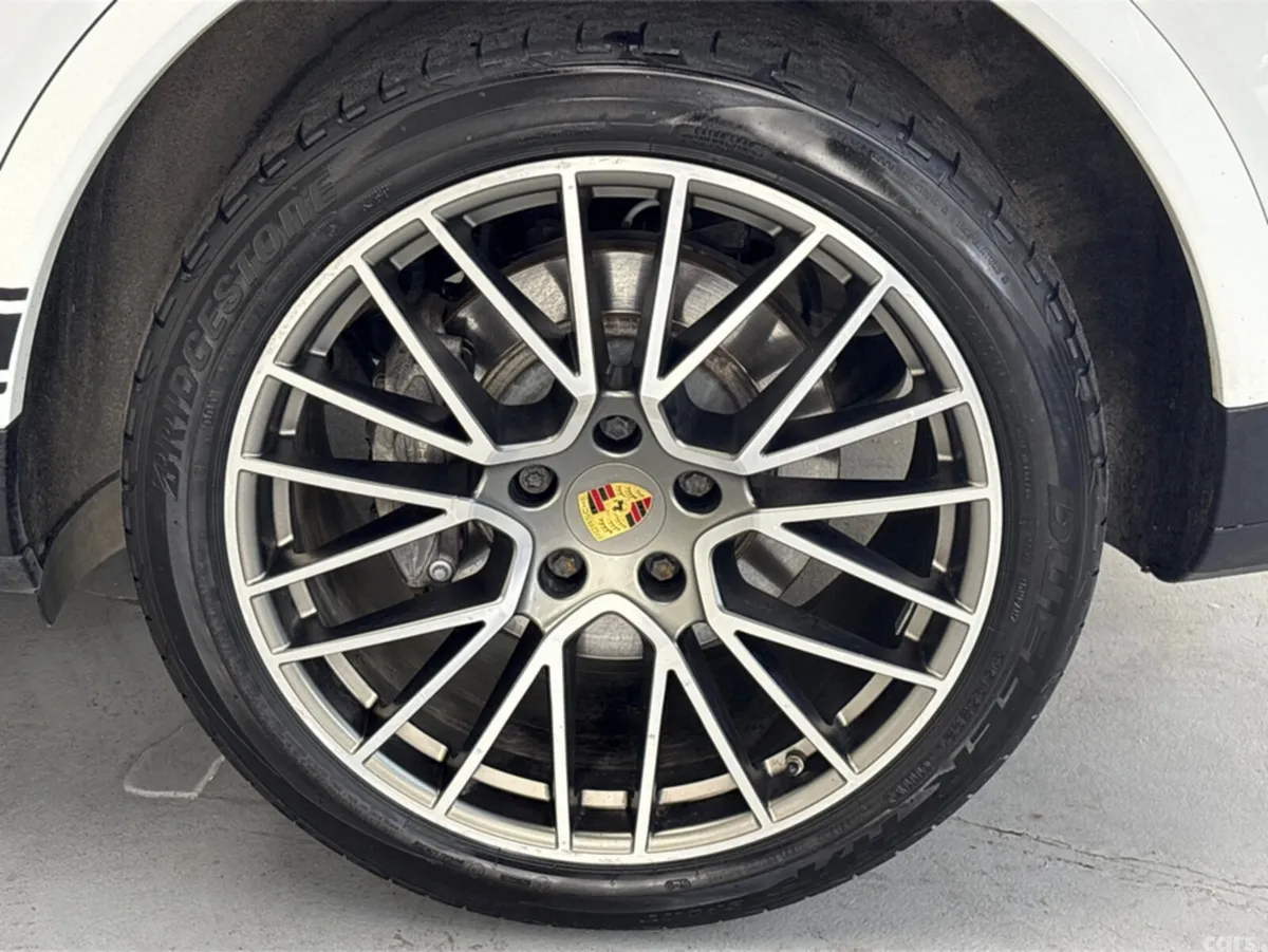 Porsche Cayenne MPV, Petrol Plug-in Hybrid, 2023, White
