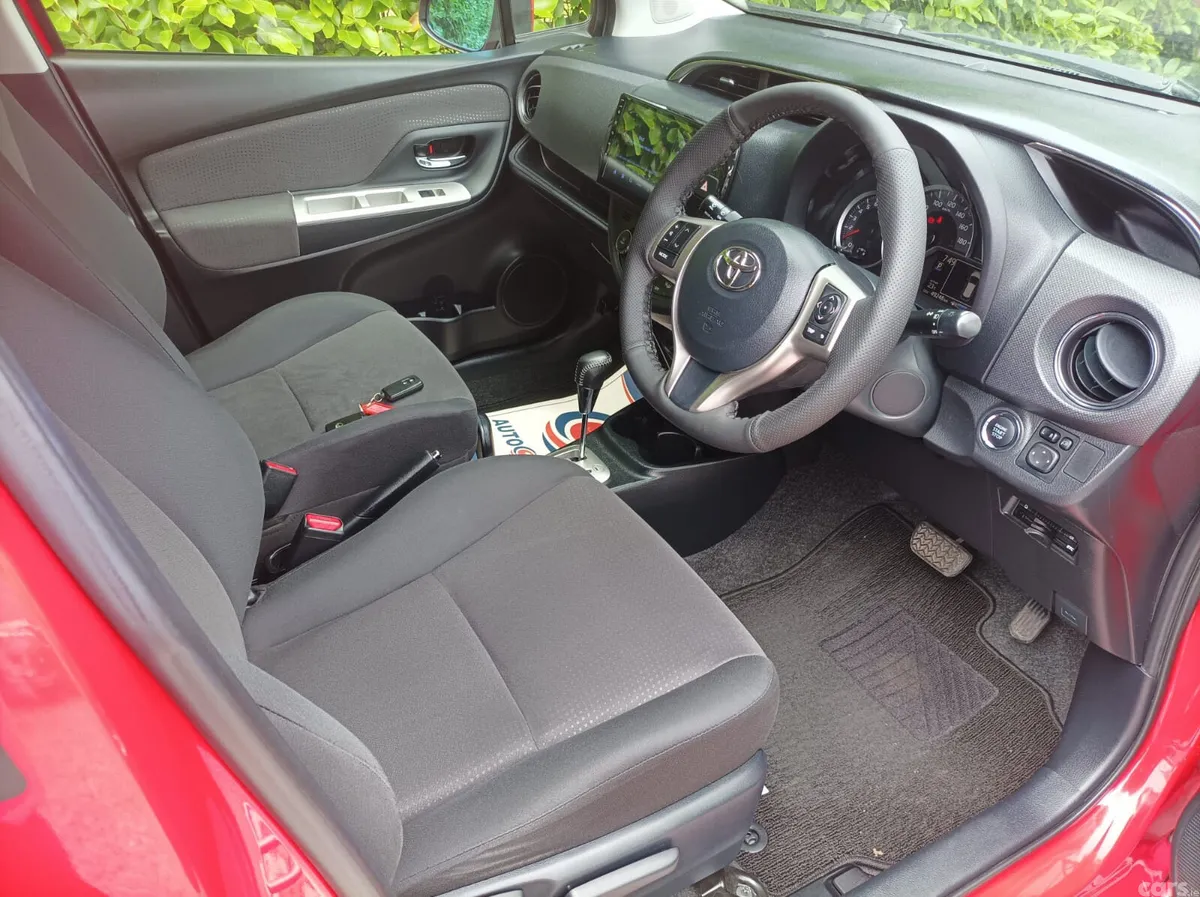 Toyota Yaris Hatchback, Petrol, 2015, Red