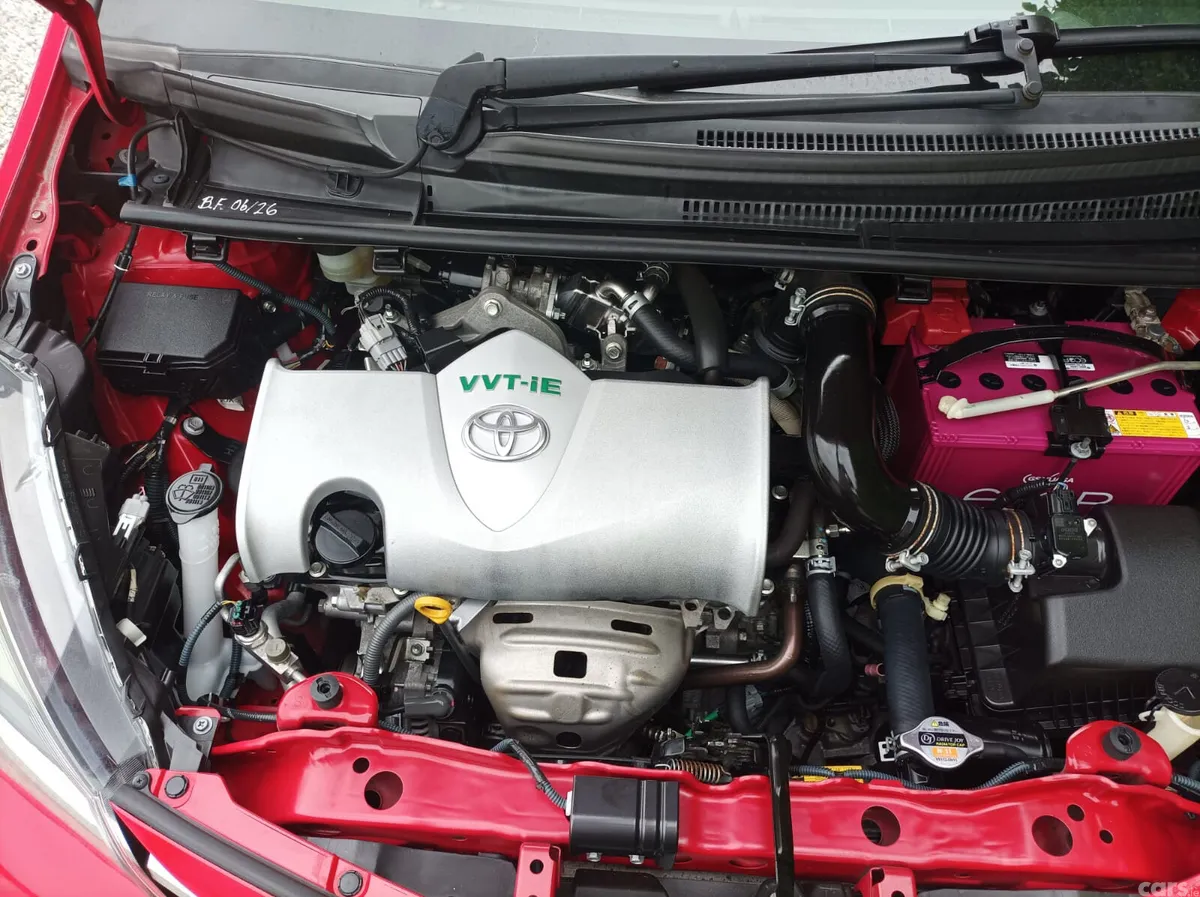 Toyota Yaris Hatchback, Petrol, 2015, Red