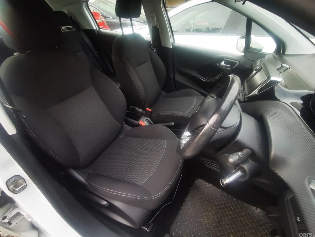 Peugeot 208 Hatchback, Petrol, 2017, White