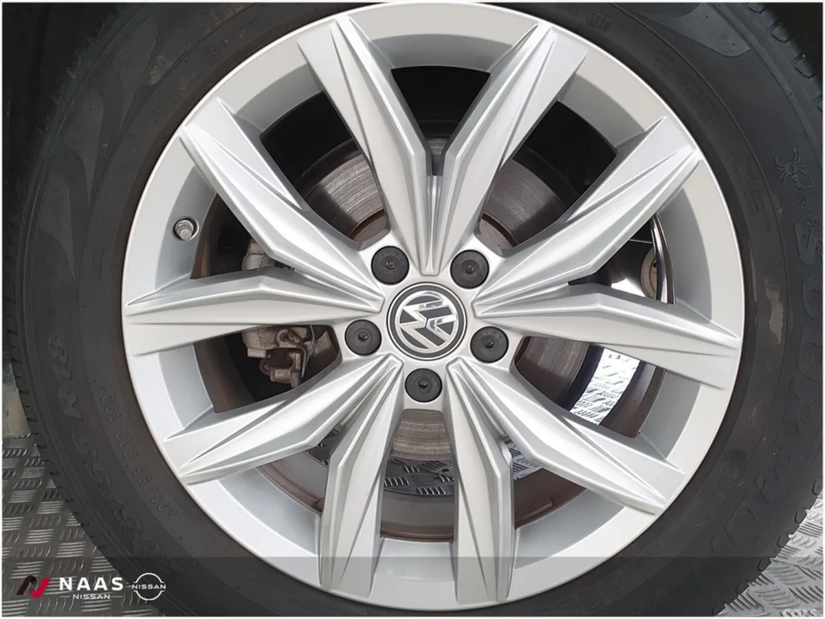 Volkswagen Tiguan SUV, Petrol, 2018, Red