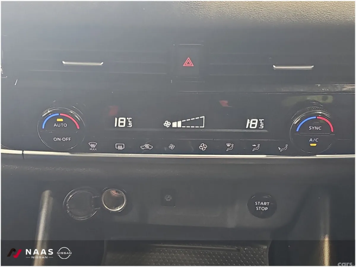 Nissan Qashqai MPV, Petrol, 2024, Red