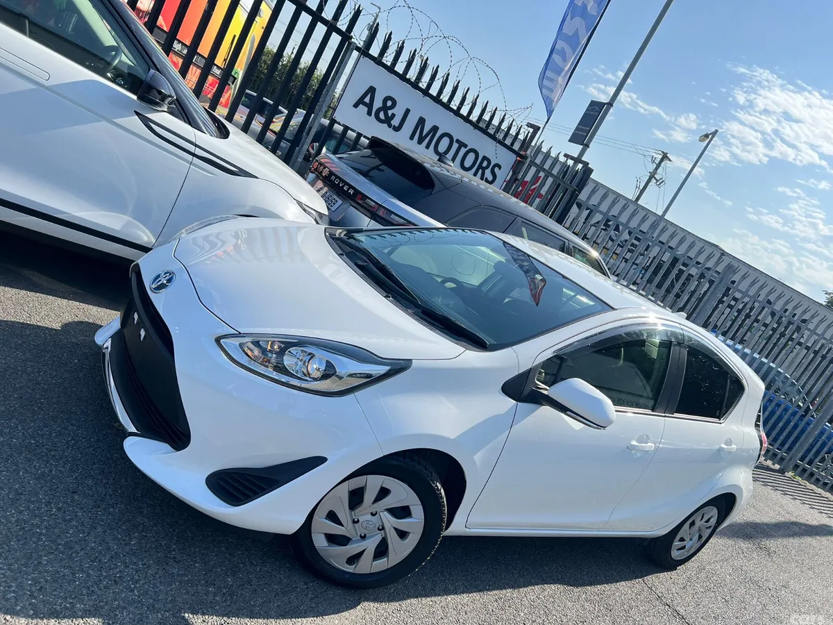 Toyota Aqua Hatchback, Petrol Hybrid, 2021, White