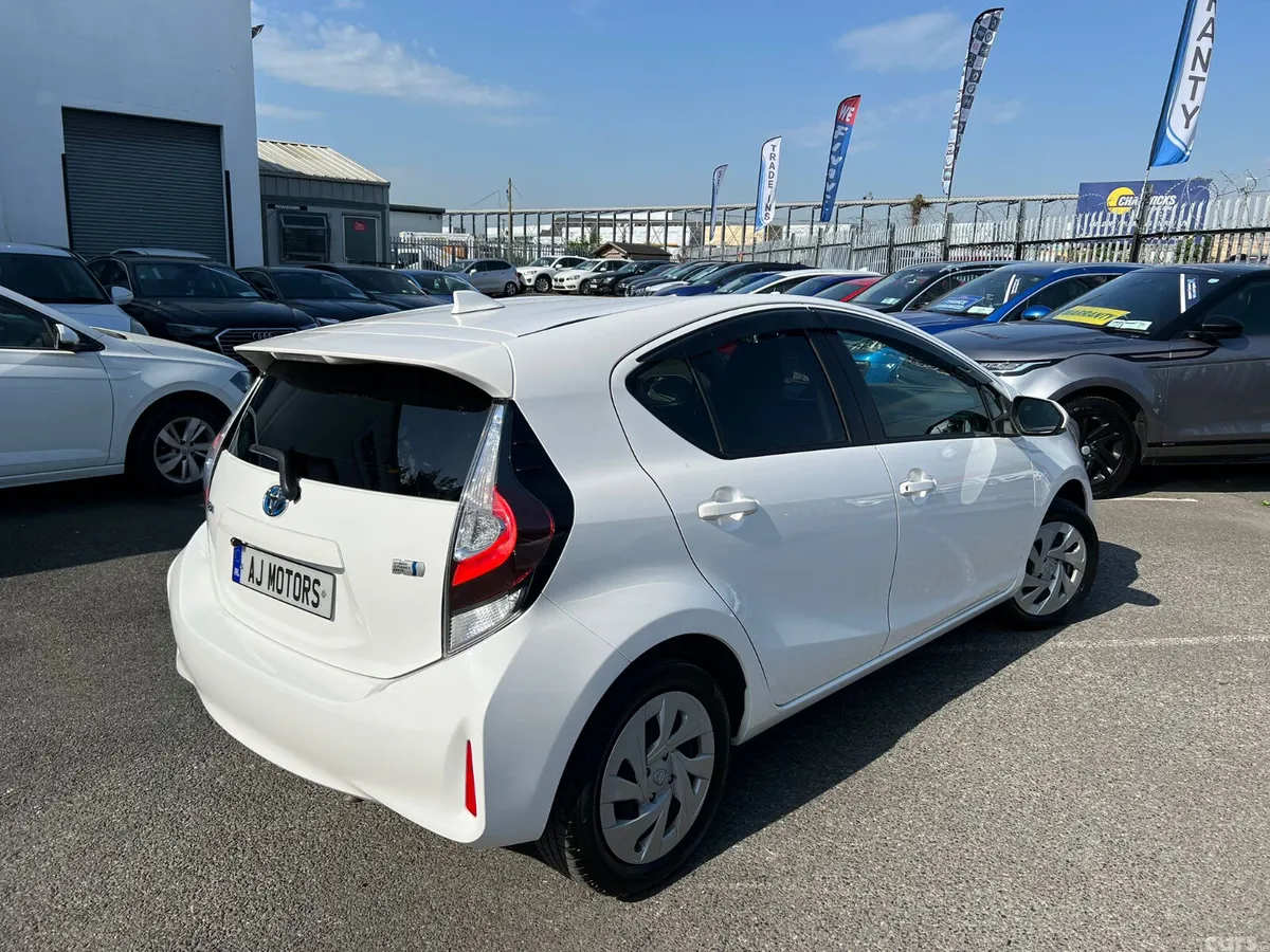 Toyota Aqua Hatchback, Petrol Hybrid, 2021, White