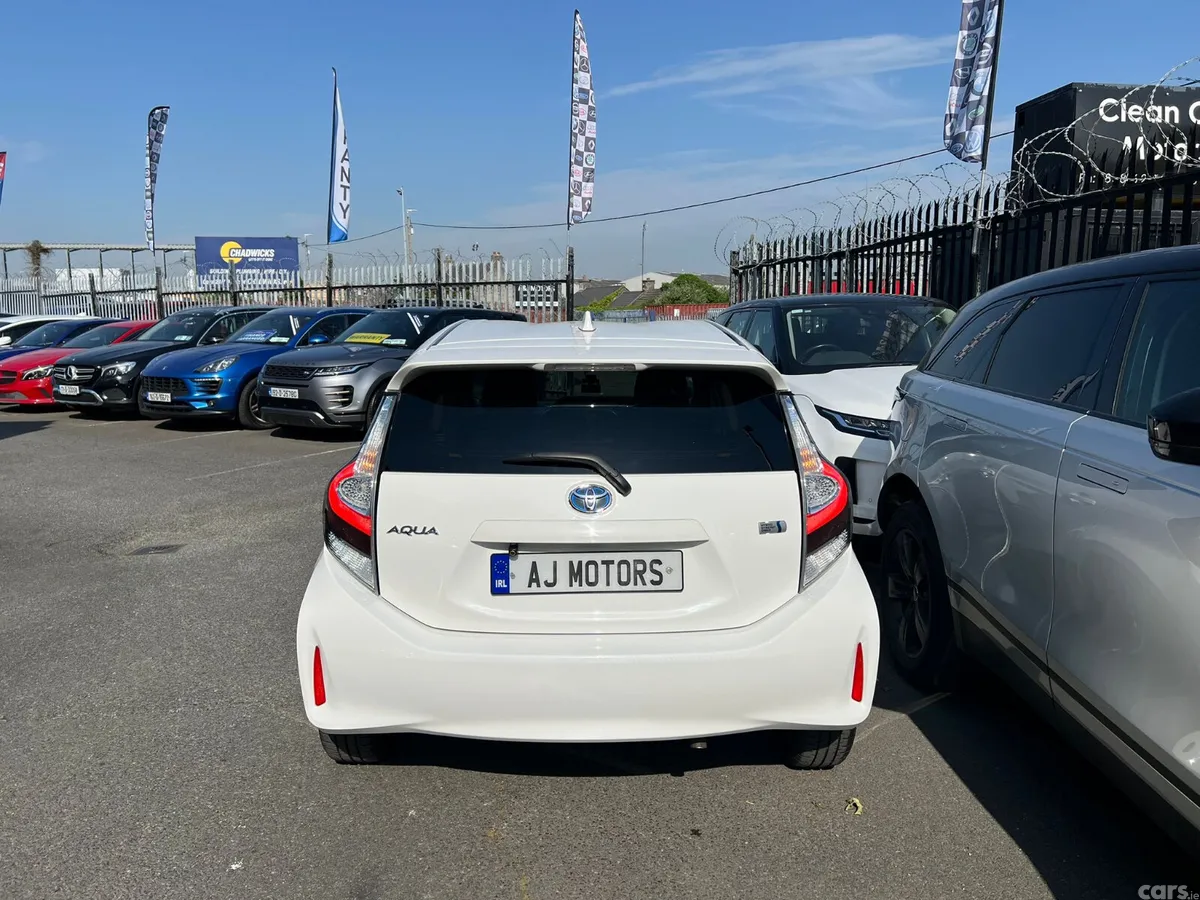 Toyota Aqua Hatchback, Petrol Hybrid, 2021, White
