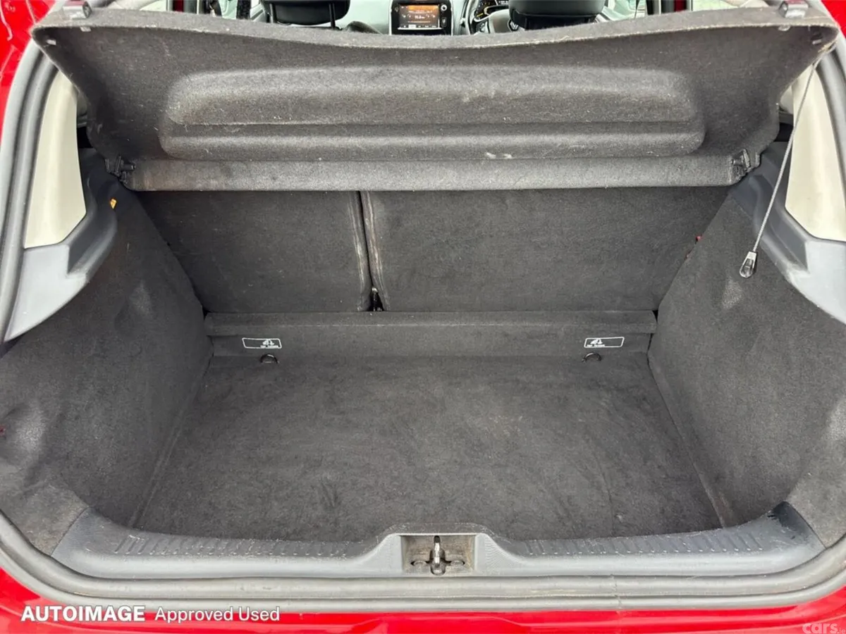 Renault Clio Hatchback, Petrol, 2014, Red