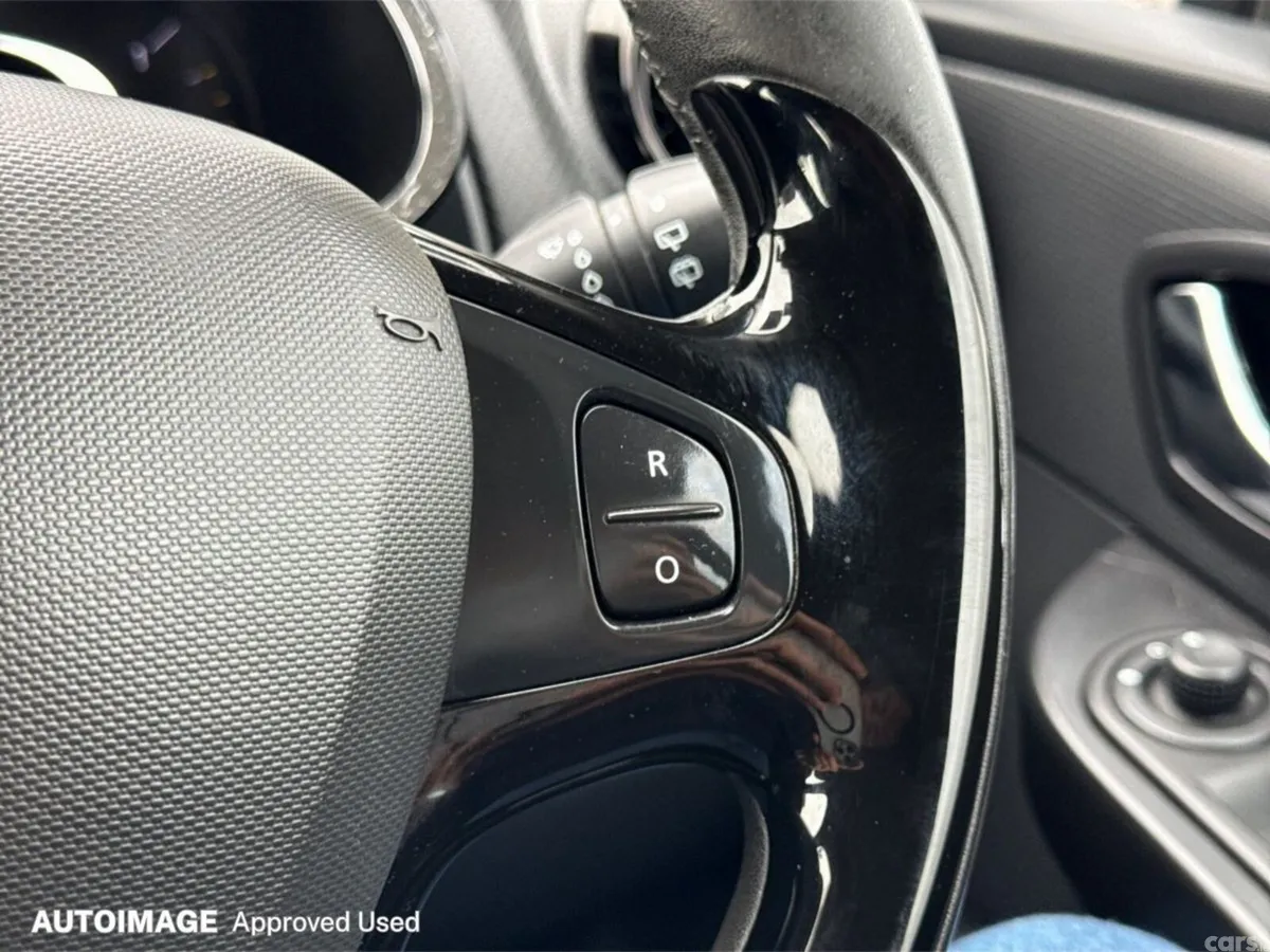 Renault Clio Hatchback, Petrol, 2014, Red