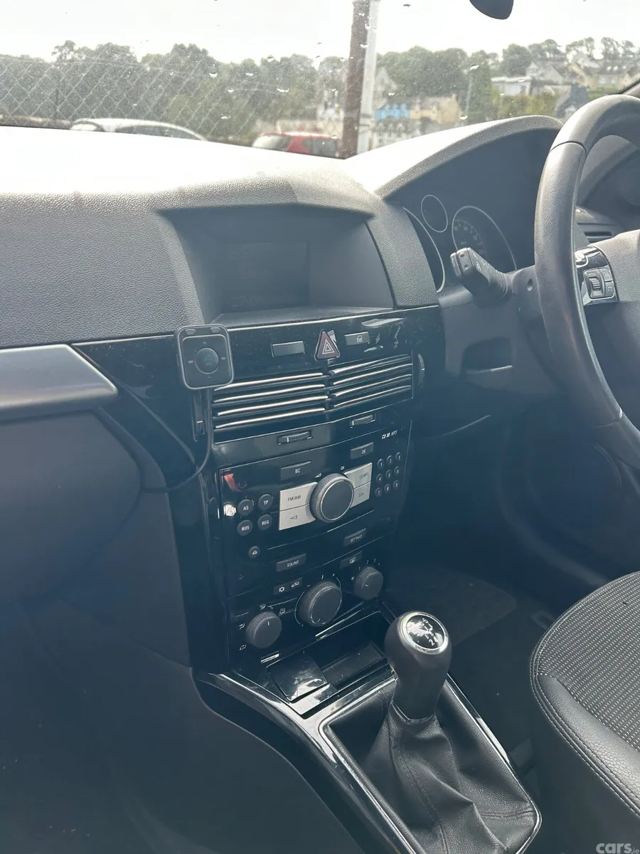 Opel Astra Hatchback, Petrol, 2008, Black