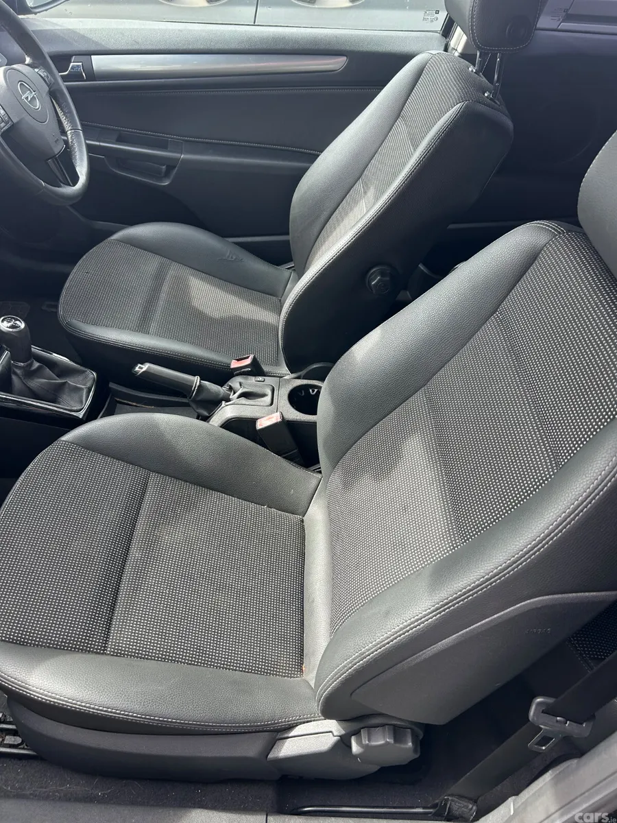 Opel Astra Hatchback, Petrol, 2008, Black