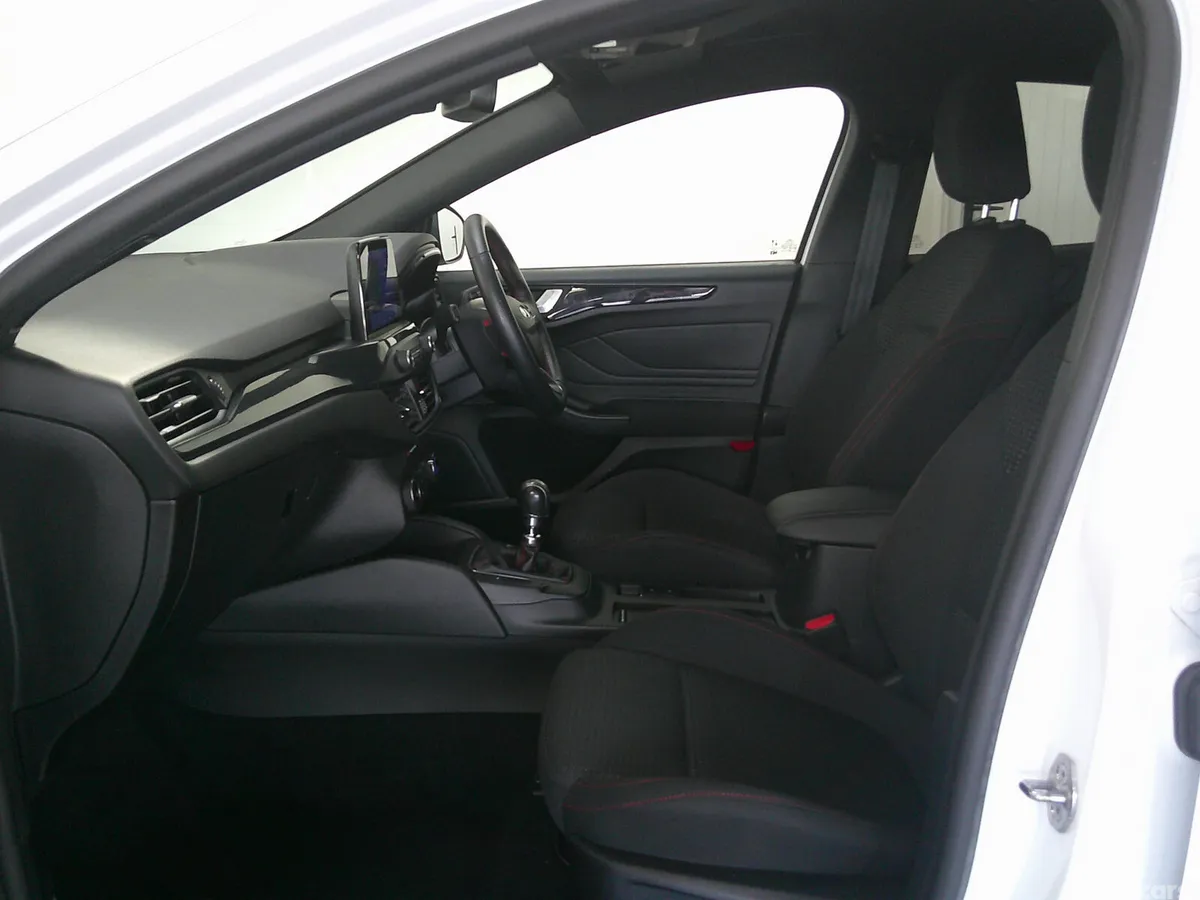 Ford Focus Hatchback, Diesel, 2021, White