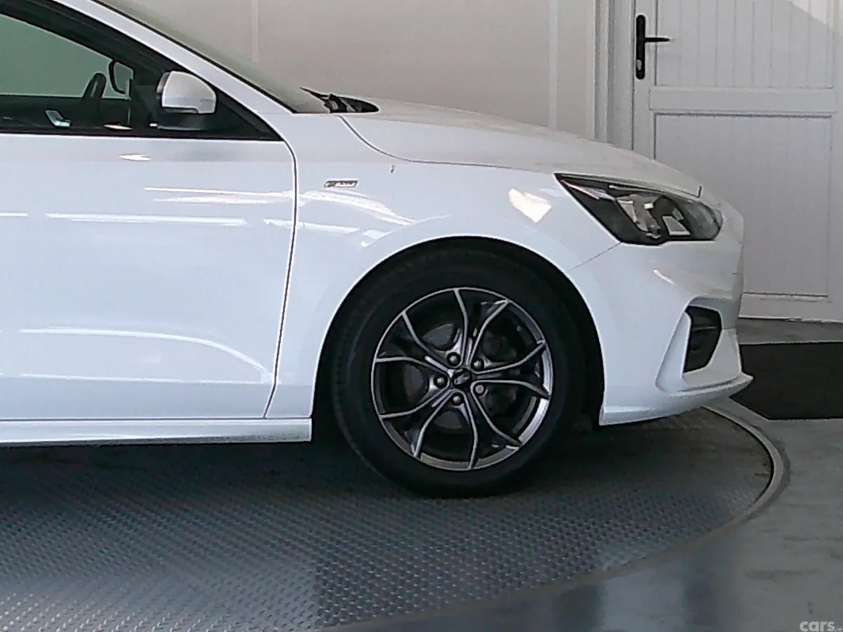 Ford Focus Hatchback, Diesel, 2021, White