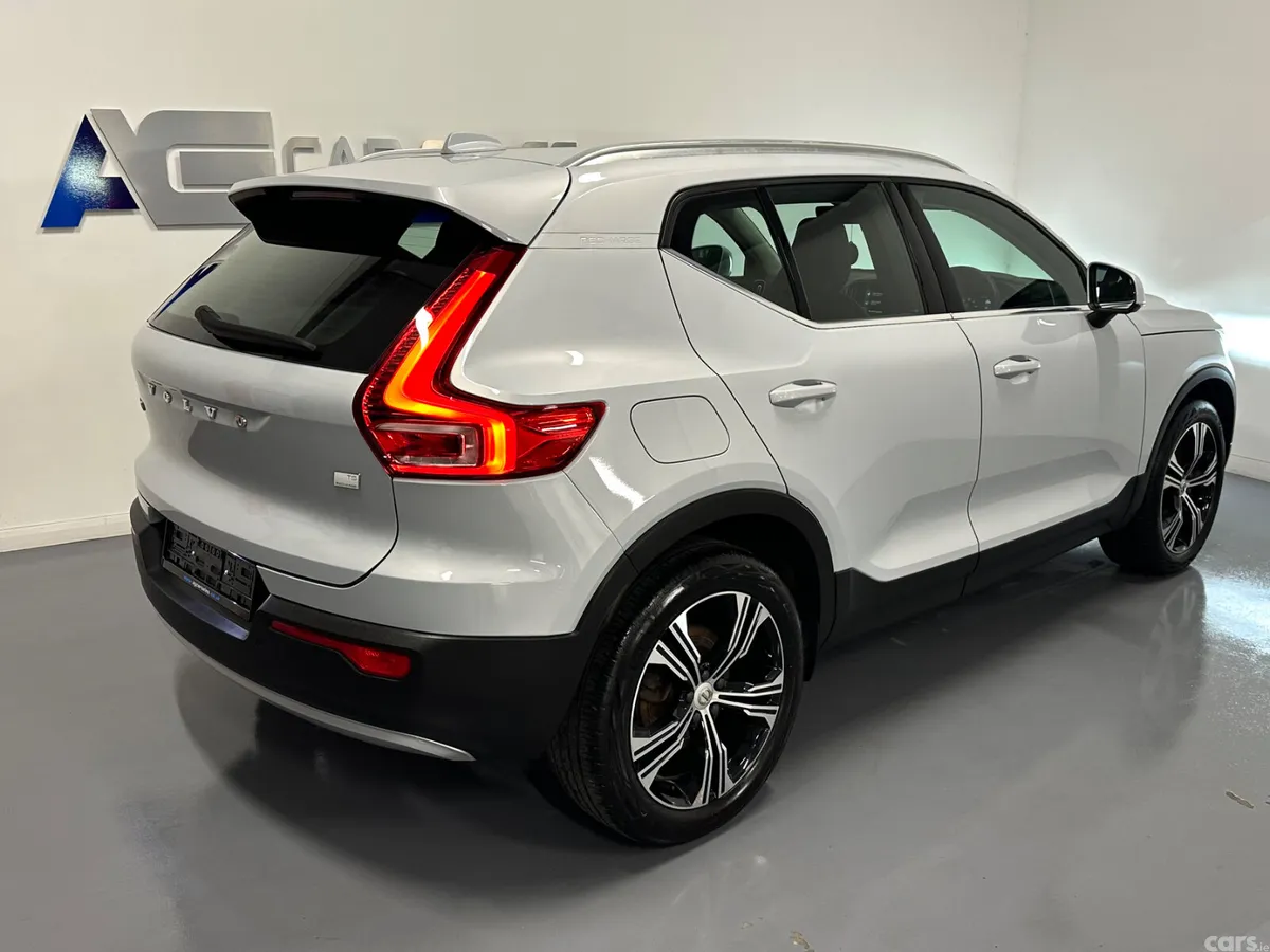Volvo XC40 SUV, Petrol Hybrid, 2022, Silver