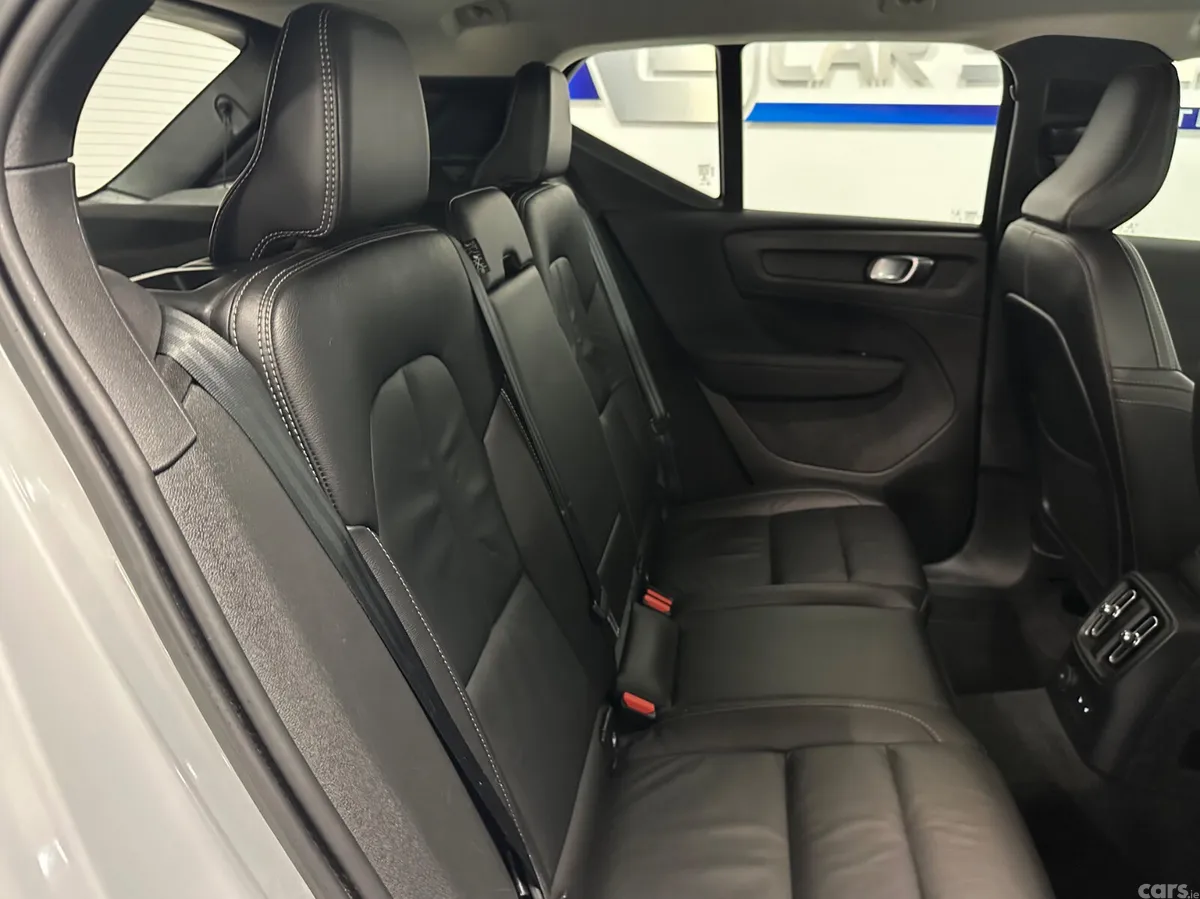 Volvo XC40 SUV, Petrol Hybrid, 2022, Silver