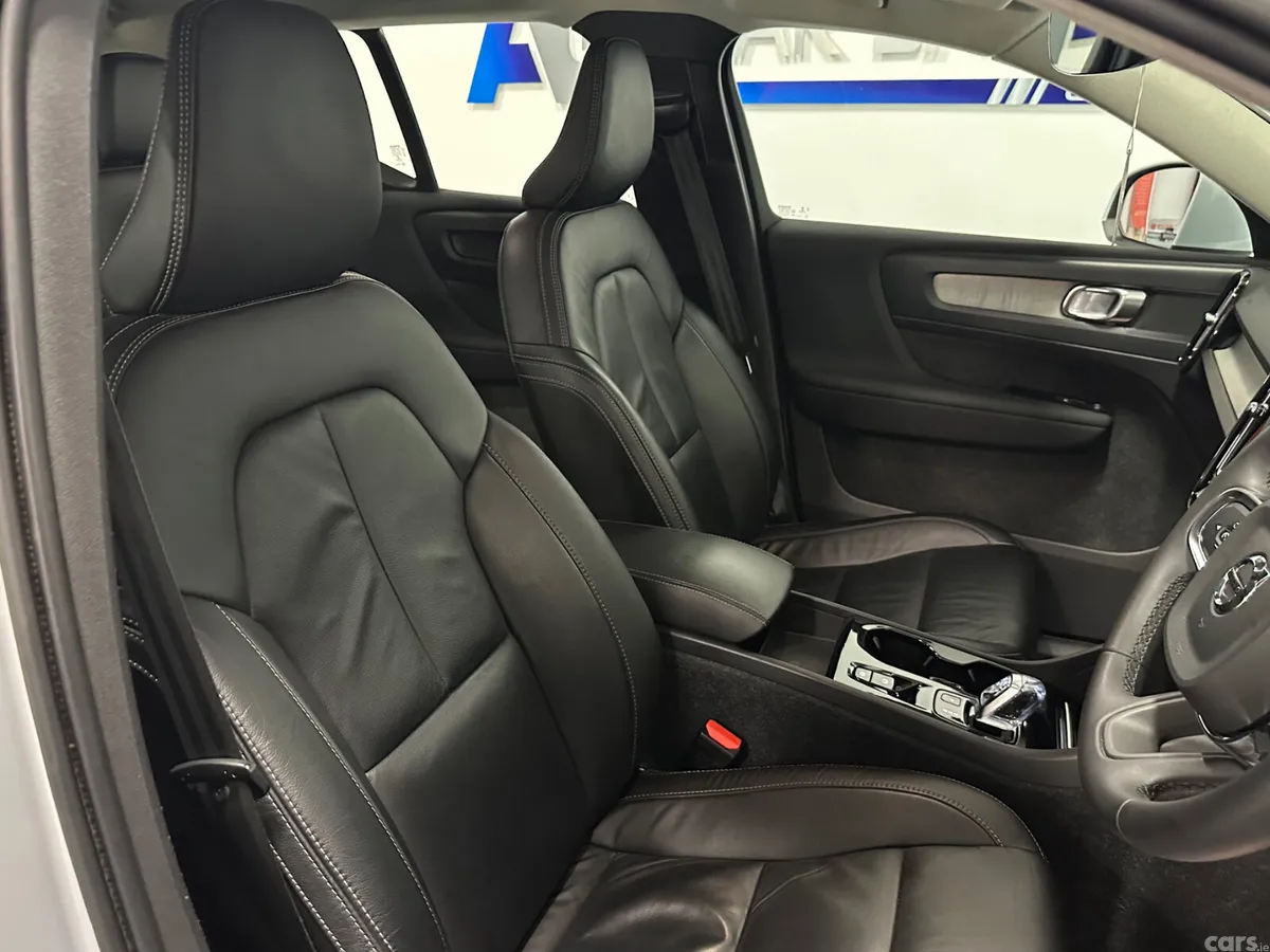 Volvo XC40 SUV, Petrol Hybrid, 2022, Silver