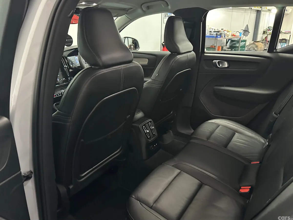 Volvo XC40 SUV, Petrol Hybrid, 2022, Silver