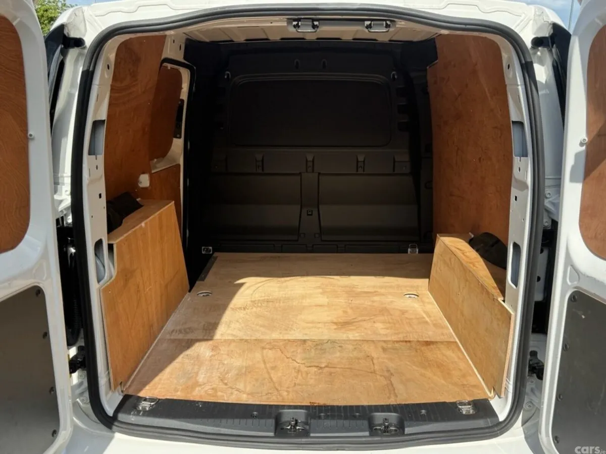 Volkswagen Caddy Van, Diesel, 2023, White
