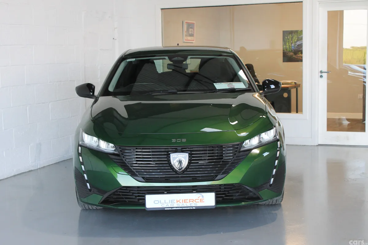 Peugeot 308 Hatchback, Petrol, 2023, Green