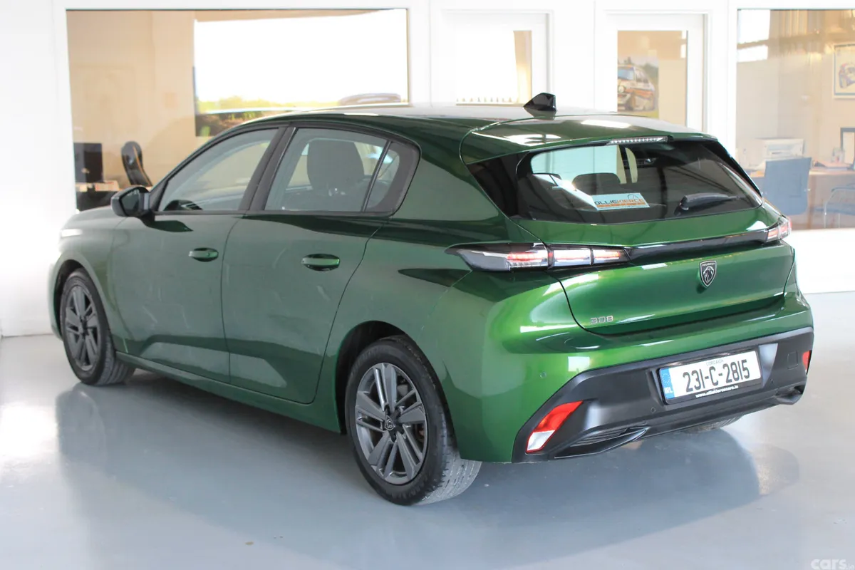 Peugeot 308 Hatchback, Petrol, 2023, Green