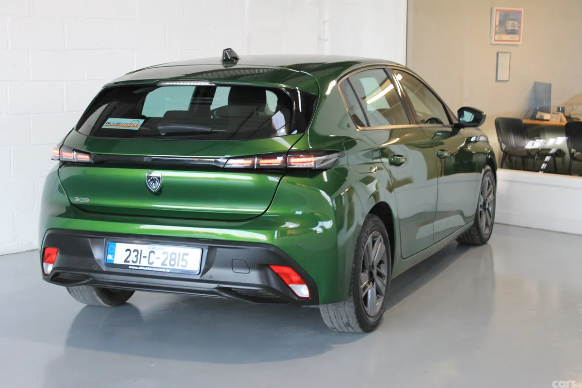 Peugeot 308 Hatchback, Petrol, 2023, Green