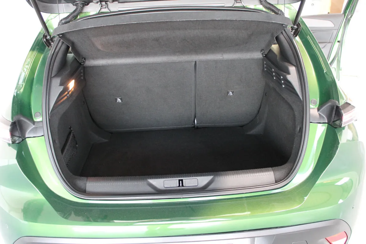 Peugeot 308 Hatchback, Petrol, 2023, Green