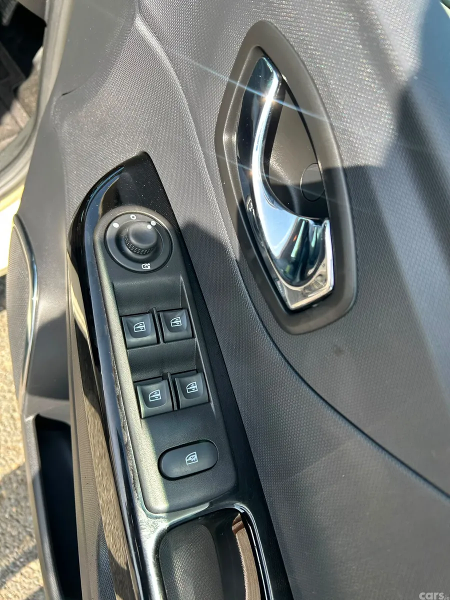 Renault Captur Hatchback, Petrol, 2016, Beige
