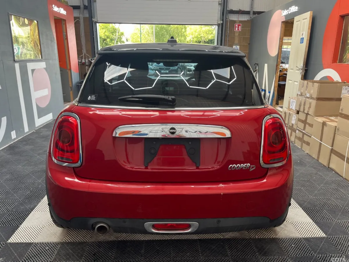 Mini Cooper Hatchback, Diesel, 2017, Red